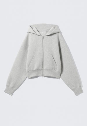Lysegrå hættetrøje med lynlås, med forlommer, lange ærmer, ribkantede manchetter og hætte, lagt fladt på en lys baggrund.