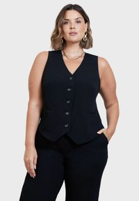 Svart ärmlös väst med V-ringning, femknappsförslutning, två sidfickor och en skräddarsydd passform. Slät tygkvalitet.
