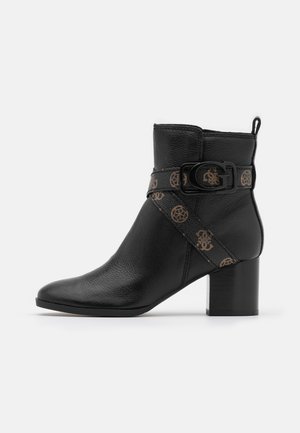 Kotníkové boty - black