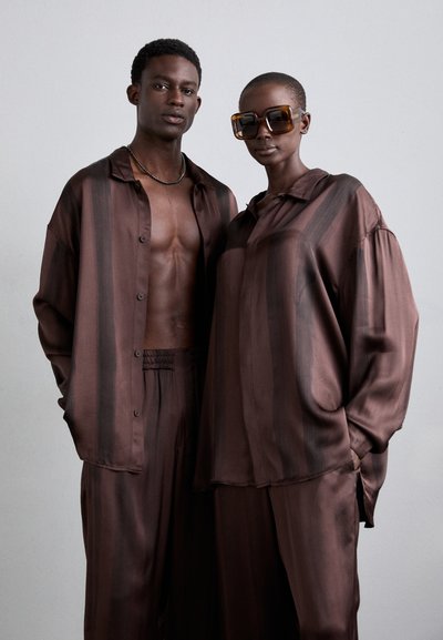 Sunnei ELASTIC PANTS UNISEX - Stoffhose - brown