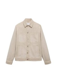 Beige denim jack met een knoopsluiting aan de voorkant, twee borstzakken en lange mouwen. Gladde textuur met zichtbare stikseldetails.