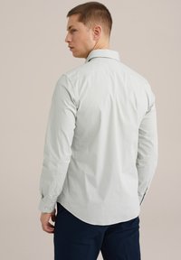 WE Fashion THE CLEAN - Formalna srajca - light green