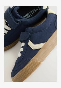 Unausgewählt, navy blue