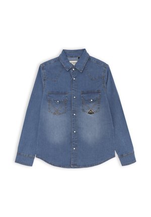 Camicia di jeans in blu sbiadito con colletto classico, maniche lunghe, due tasche sul petto e cuciture decorative sulle spalle.