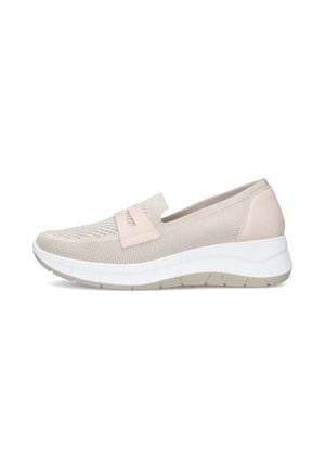 Sneaker beige senza lacci con tomaia in maglia, pannello elastico, suola bianca ammortizzata e suola esterna testurizzata per un uso casual.