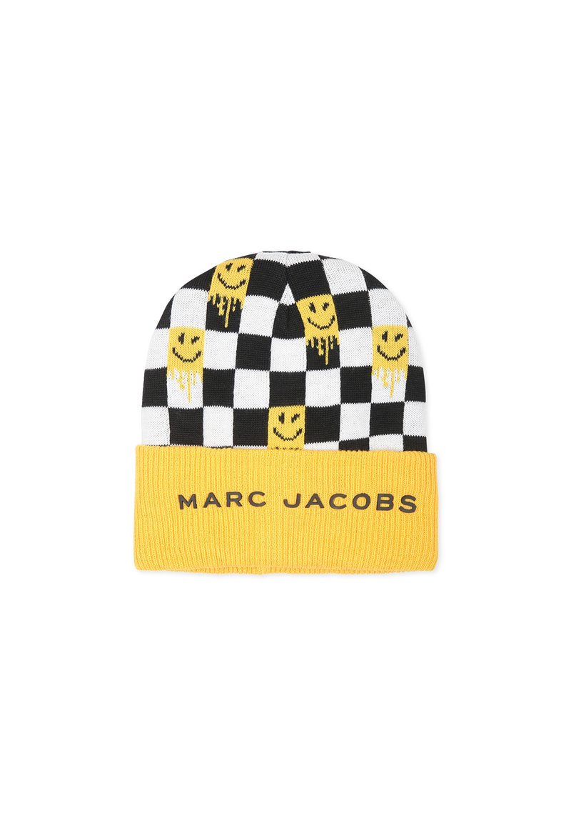 Bonnet en tricot noir et blanc à carreaux avec des visages souriants jaunes et un revers jaune arborant "MARC JACOBS" en texte noir.