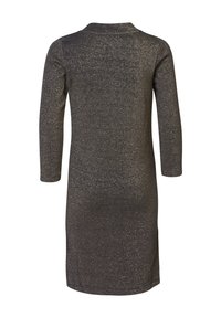 Glitzerndes schwarzes Strickkleid, lange Ärmel, knielang, mit strukturierten horizontalen Streifen aus goldenen Fäden, runder Halsausschnitt, keine sichtbaren Verschlüsse.