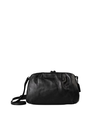 Schwarze Leder-Crossbody-Tasche mit einer weichen, runden Form, plissiertem Design und verstellbarem Tragegurt. Verfügt über einen Verschluss oben.