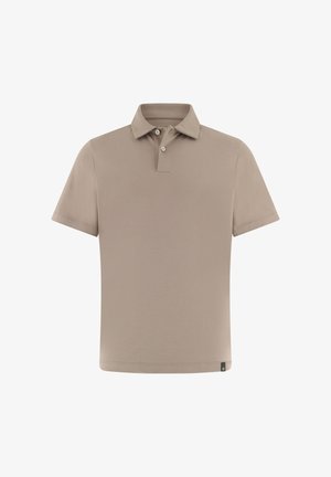 Beżowa koszulka polo z krótkim rękawem, z dwoma guzikami na listwie oraz małą czarną metką przy dolnym brzegu.