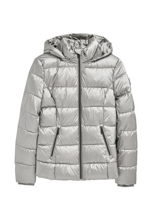 Doudoune argentée avec capuche, design matelassé, poches latérales zippées et texture brillante. Fermeture éclair à l'avant et coutures détaillées.