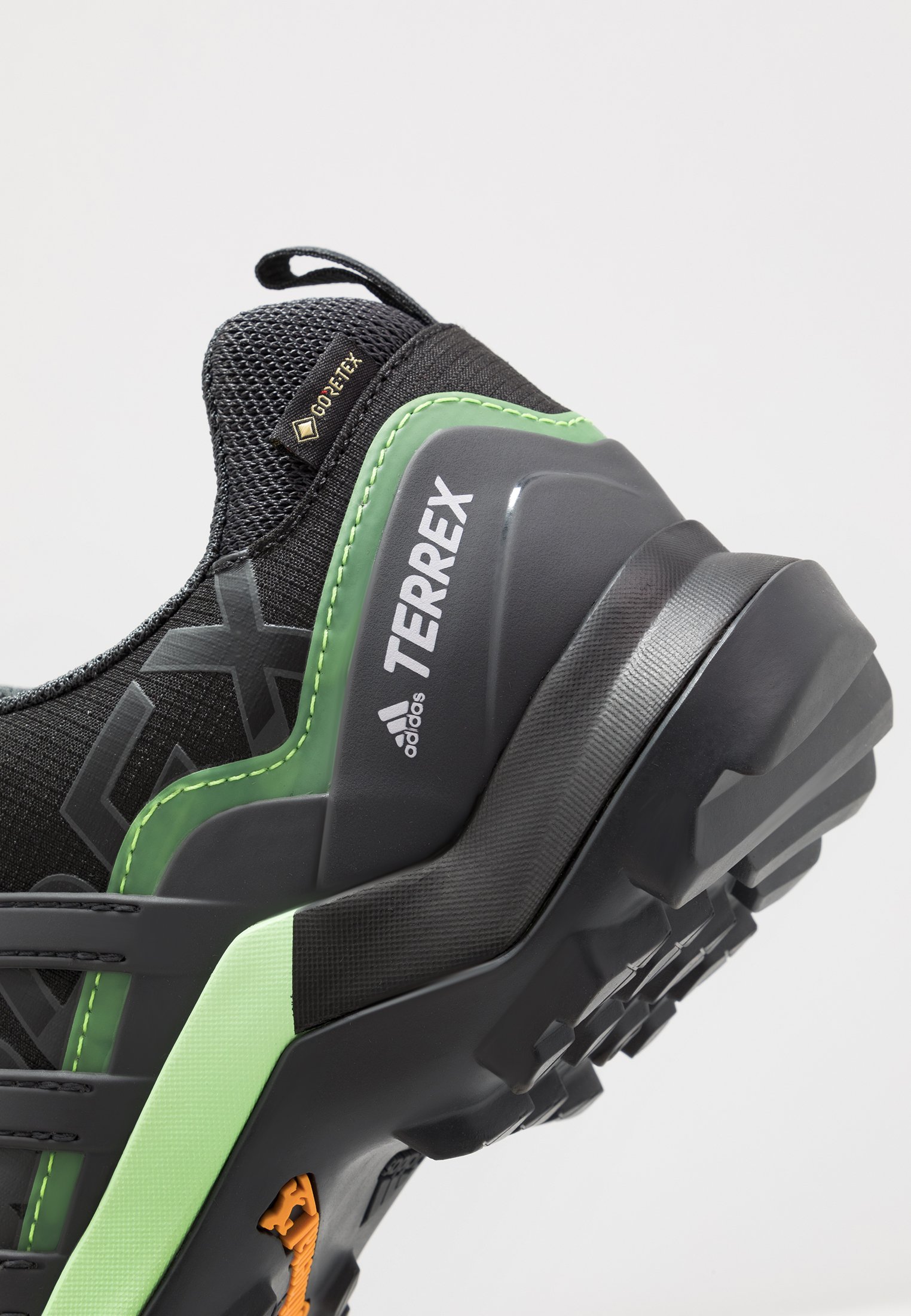 chaussures de marche adidas gore tex