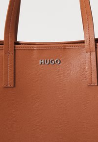 HUGO CHRIS SHOPPER SET - Shopping bag - rust/copper