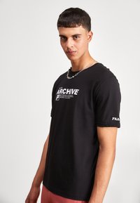 Fila BURBACH TEE - Print T-shirt - black