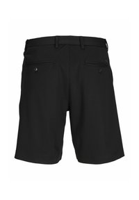 Černé kraťasy až ke kolenům s poutky na opasek a dvěma zadními kapsami, z nichž každá je zabezpečena knoflíkem, zobrazené na bílém pozadí.