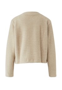 Beiger, texturierter Strickpullover, kurz geschnittenes Design, lange Ärmel, abgerundeter Ausschnitt und dezentes Muster durchgehend. Gemütliches, weiches Stoffbild.
