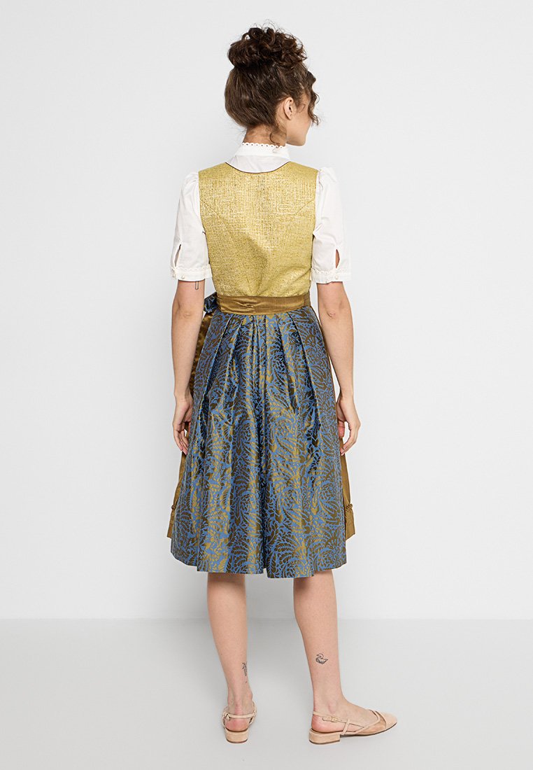 Traditionelles Kleid mit einem goldenen strukturierten Oberteil und einem blauen, gemusterten Rock. Das Design umfasst ein Taillenband und kurze Ärmel.