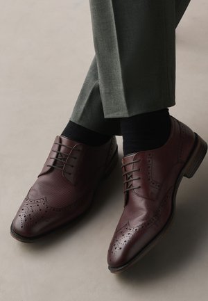 Next, REGULAR FIT -EMBOSSED BROGUE  - Elegantsed paeltega jalatsid - burgundy red
