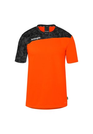 Sportshirt met korte mouwen in fel oranje met een zwart geometrisch patroon over de schouders en de bovenborst, met het label "Kempa".