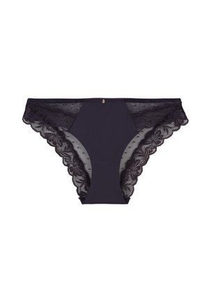 Sous-vêtements de style bikini pour femmes en dentelle noire avec des motifs floraux et un petit charm en or au centre de la taille.