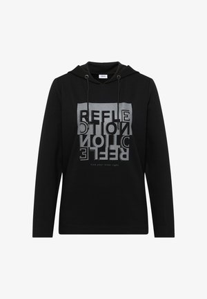 Zwarte hoodie van katoen met lange mouwen, voorzien van een grote zilver reflecterende opdruk van het woord "REFLECTIE" en accenttekst aan de onderkant.