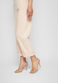 Steve Madden SIGNAL - Mules de salto - clear