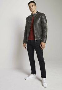 TOM TAILOR V NECK  - Strickpullover - dark chili melange