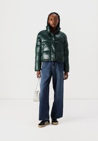 ONLY ONLSKY SHORT PUFFER - Veste d'hiver - scarab