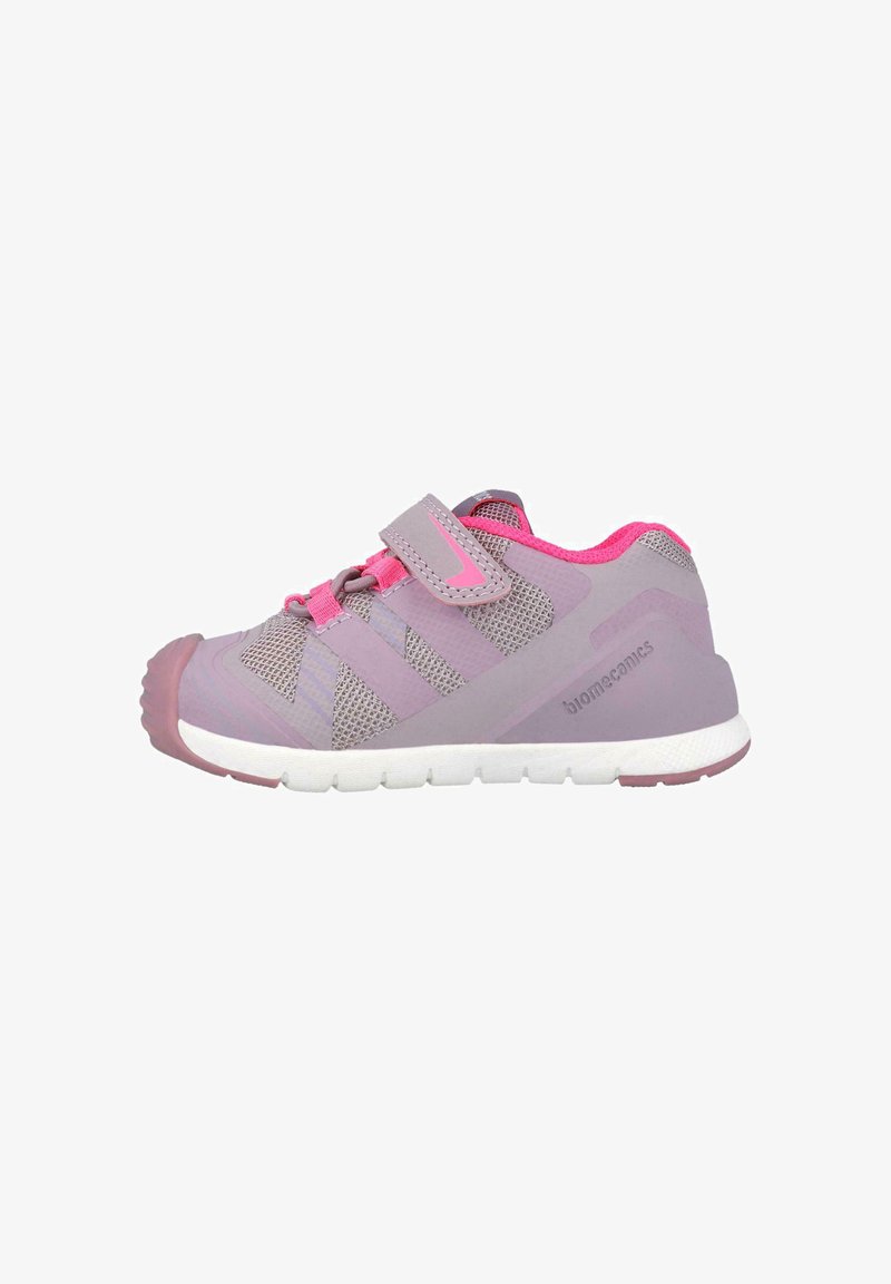 Scarpe da ginnastica viola e rosa con tomaia in rete, sovrastrutture sintetiche, cinturino regolabile e suola testurizzata, progettate per comfort e supporto.