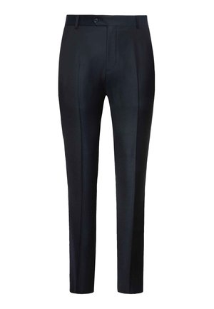 Černé pánské kalhoty na míru s předními záhyby, zapínáním na knoflík a zip a poutky na opasek, zobrazené na bílém pozadí.