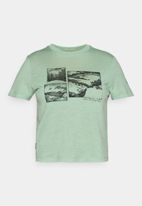 WOMEN TECH LITE CROP TEE THE CLIMB - Triko s potiskem - seaglass