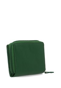 Zelená kožená peněženka s hladkým povrchem, s uzávěrem na zip a kompaktním designem, který obsahuje více přihrádek pro organizaci.