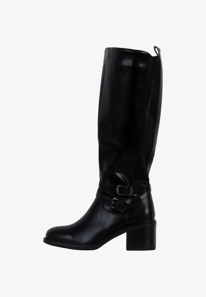 Botte noire montante en cuir lisse. Dotée de deux sangles à boucle, d'un bout arrondi et d'un talon empilé pour ajouter de la hauteur.