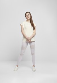 Urban Classics EXTENDED SHOULDER TEE - Jednoduché tričko - whitesand