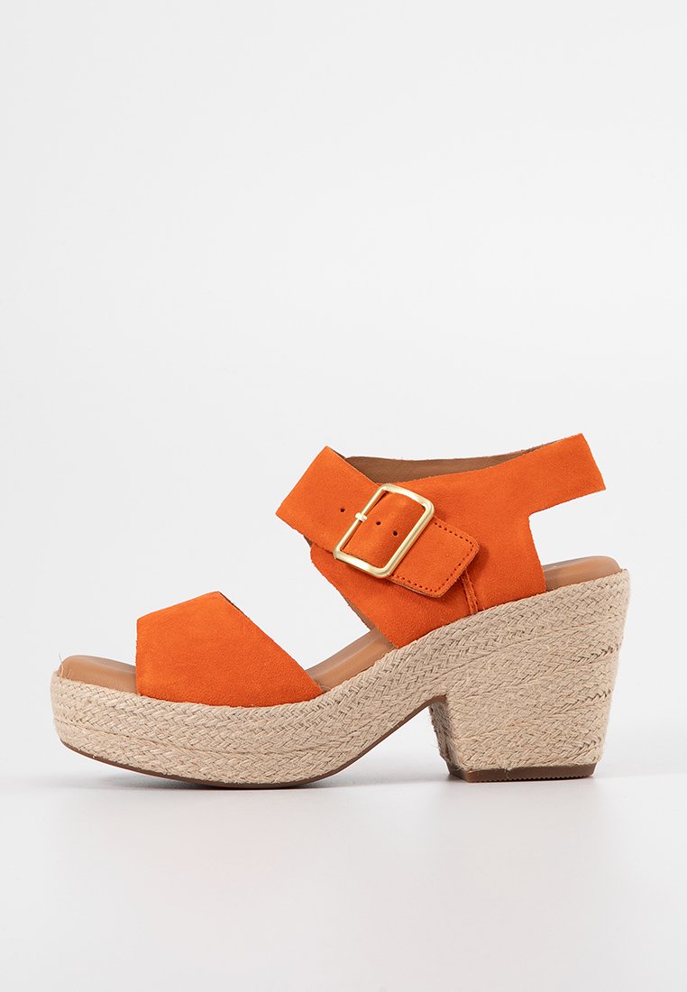 Sandale cu platformă