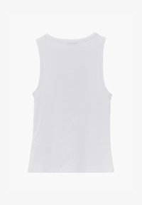 Camiseta sin mangas blanca acanalada con cuello redondo y forma ajustada, mostrada desde atrás sobre un fondo liso.