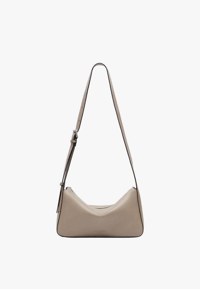 Borsa a tracolla in pelle beige con forma curva, bordi neri, tracolla regolabile e chiusura con zip. Texture liscia con branding minimale.