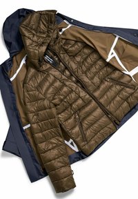 Pufferjacke met een glanzende brown buitenkant, voorzien van horizontale stitching, zijritsen en een marineblauwe capuchonoverlaag.