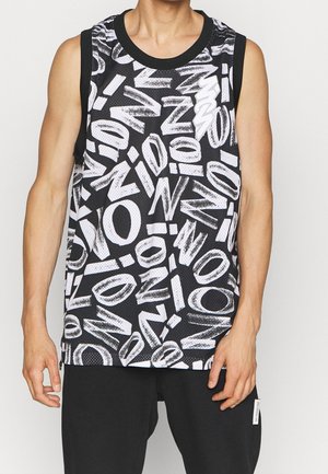 Schwarzes Mesh-Trägershirt mit auffälligem weißen Grafiktext in unterschiedlichen Größen und Winkeln. Mit rundem Ausschnitt und ärmellosem Design.