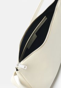 Zign Studio LEATHER UNISEX - Diržinis krepšelis - off-white
