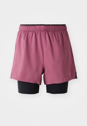 Roze sportshorts over zwarte stretchshorts, met een elastische tailleband, zijslits en een klein logo op de onderste zoom.