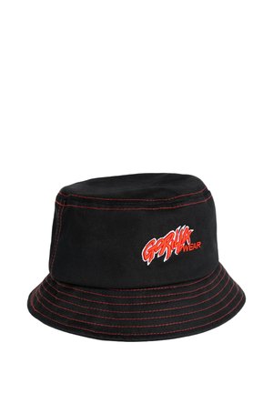 Chapeau bob noir avec des coutures rouges et le logo "Gorilla Wear" brodé en rouge et blanc sur le devant.