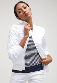 Urban Classics Bombejakke - white