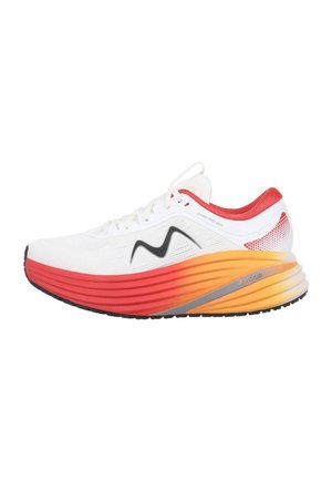 Chaussure de sport blanche avec une semelle épaisse en dégradé rouge et orange, un logo vague noir sur le côté et une doublure intérieure rouge.