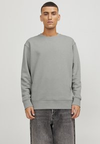 Jack & Jones - JJESTAR BASIC CREW NECK - Sweatshirt - ultimate grey Miniatyrbild 1