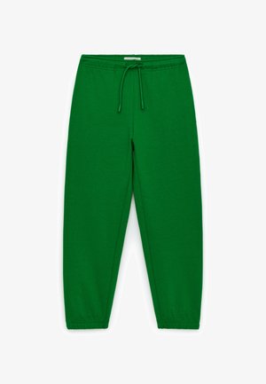 Pantalones jogger verdes con cintura elástica, cordón y puños elásticos, mostrados planos sobre un fondo blanco.