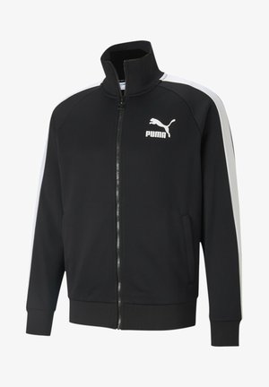 Sort zip-jakke i et glat stof med hvide side-striber. Har en høj krave og et fremtrædende hvidt Puma-logo på brystet.