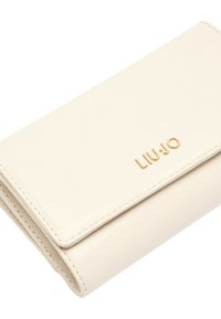 Portafoglio color crema con una texture liscia, caratterizzato dal logo dorato "LIU·JO" e dettagli di cucitura. Design compatto con pattina pieghevole.