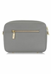 Borsa a tracolla rettangolare in finta pelle grigia con una tasca con zip dorata e dettagli in metallo. Texture liscia con bordi arrotondati.