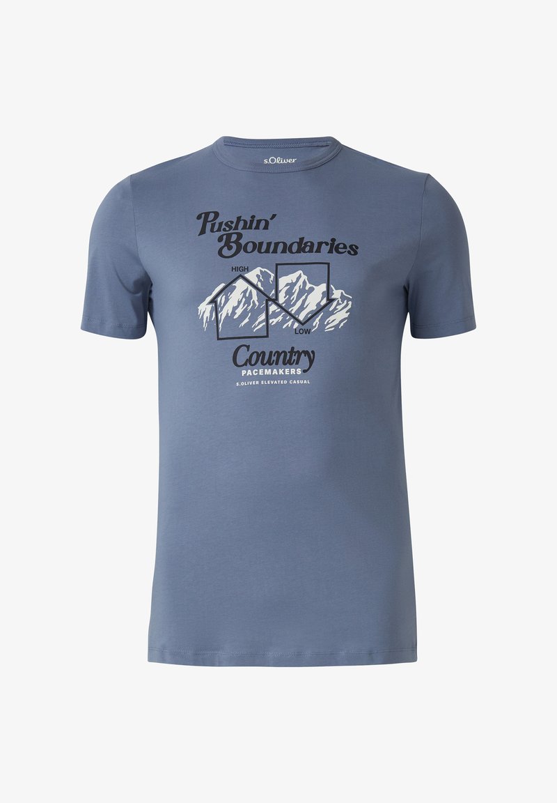 Niebieska bawełniana koszulka z krótkim rękawem, z grafiką górską, napisem "Pushin' Boundaries" oraz logo "Country Pacemakers" w kolorze czarnym. Okrągły dekolt.