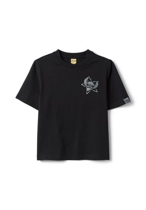 Schwarzes T-Shirt mit kurzen Ärmeln, auf der linken Brust ein kleiner grauer Cartoon-Charakter in einem Stern und ein kleines passendes Etikett am linken Ärmel.